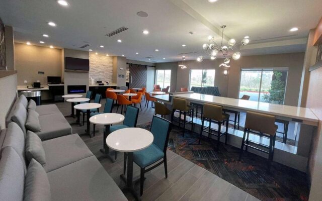 La Quinta Inn & Suites by Wyndham Sulphur (Lake Charles)