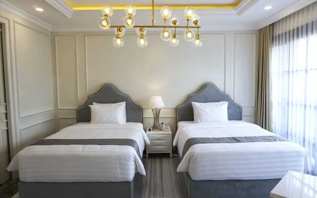 Grand Senyum Hotel