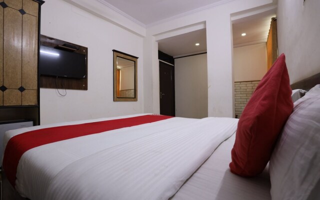 OYO 60476 Hotel Silver Rooms