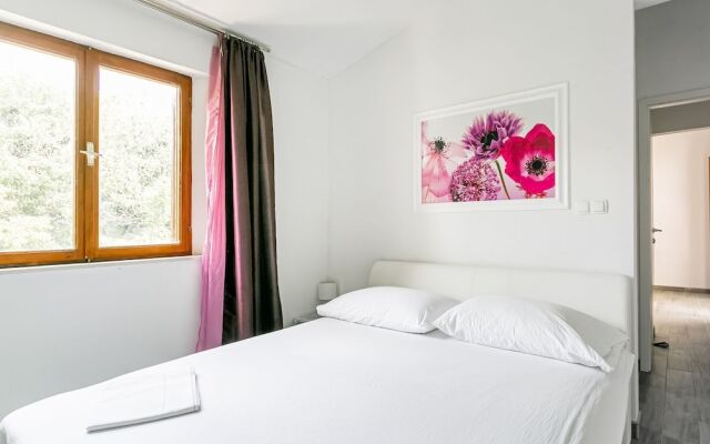 Alluring Holiday Home in Sumartin With Balcony