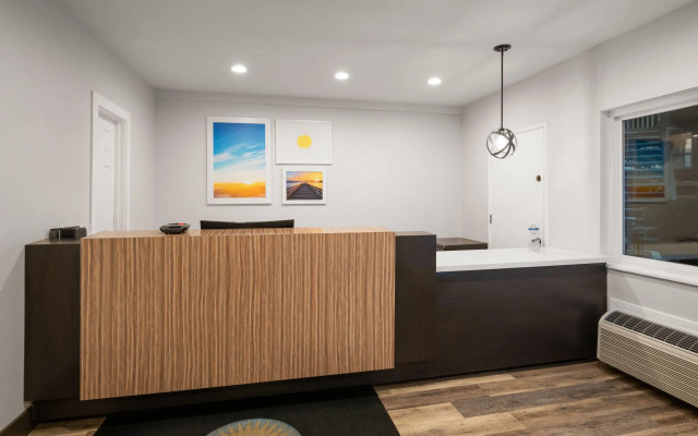 Days Inn by Wyndham Monterey Downtown