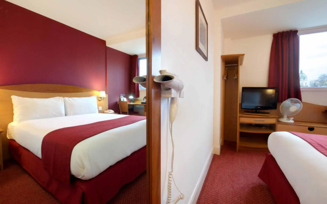 Waterloo Hub Hotel & Suites