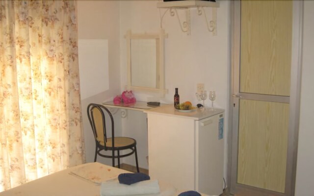 Marina rooms