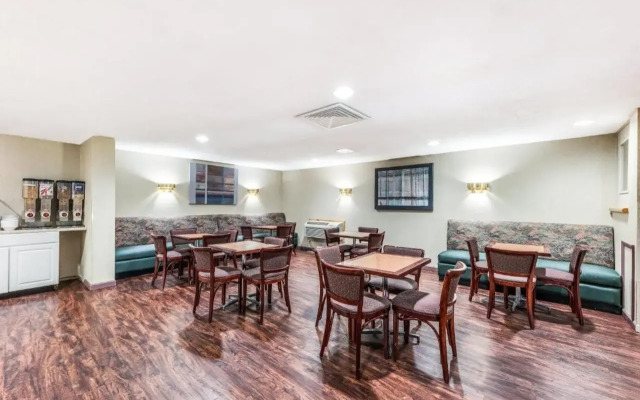 Red Carpet Inn Hazleton