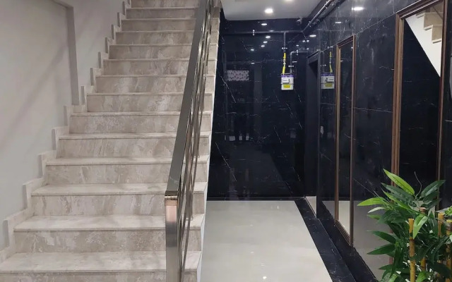 New Flat Large Living Space 4 Close to Lara Beach