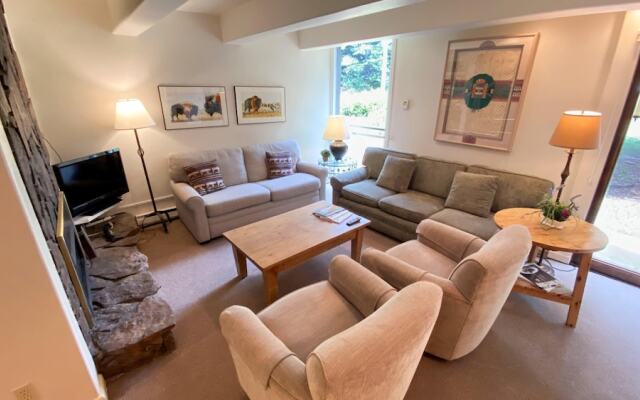 #112 Vail International