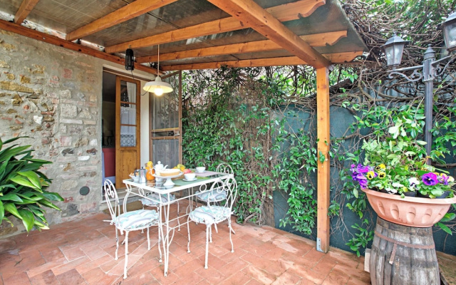 Francigena Pergola Apartment Shared Pool