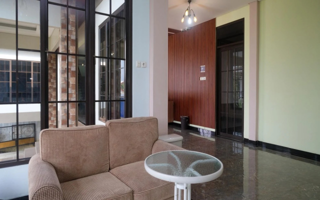 Urbanview Grand Lotus Hotel by RedDoorz – Guest Rooms – Purwokerto