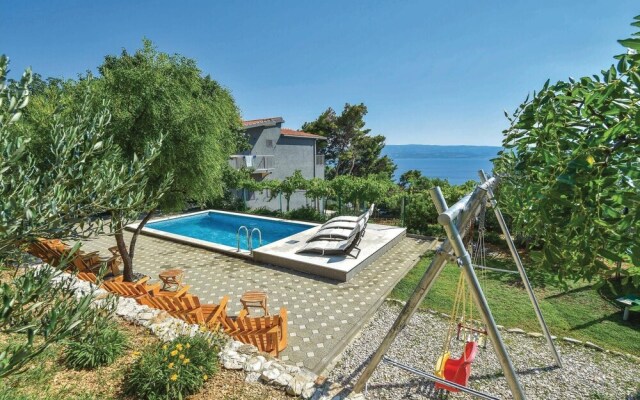 Beautiful Home in Omis With Wifi and 8 Bedrooms