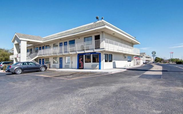 Motel 6 Euless, TX - Dallas