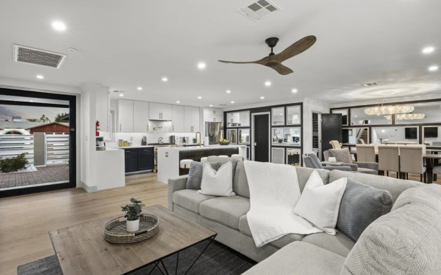 Valley View Chic Home w Backyard Oasis