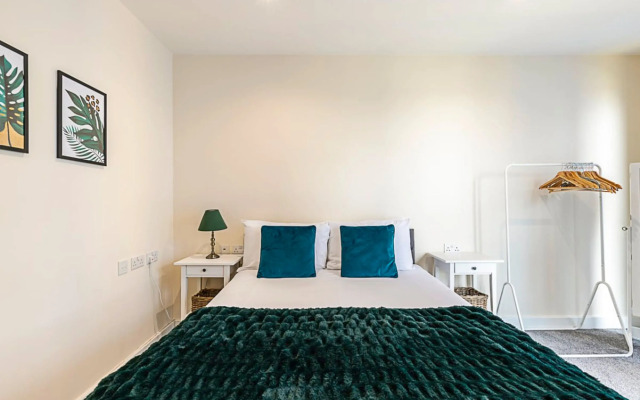 Vibrant London Canal Apartment