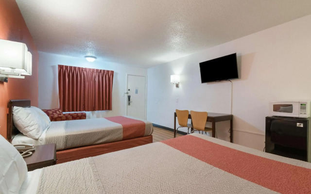 Motel 6 Frackville, PA