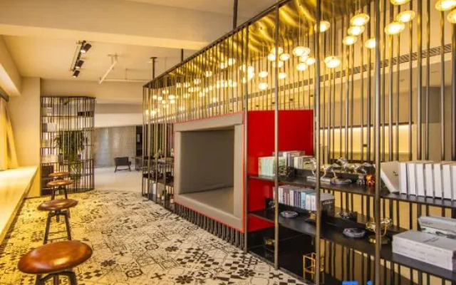 Shuiyi Carnival Hotel