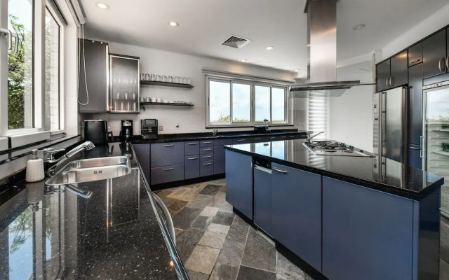 180 Ocean View 2 min to Beach Jacuzzi
