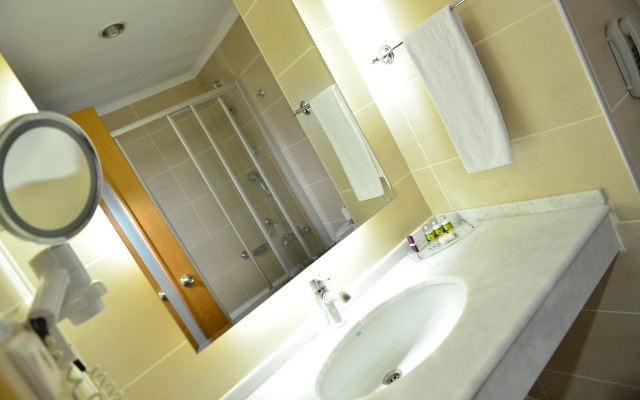 Anemon Grand Manisa Hotel
