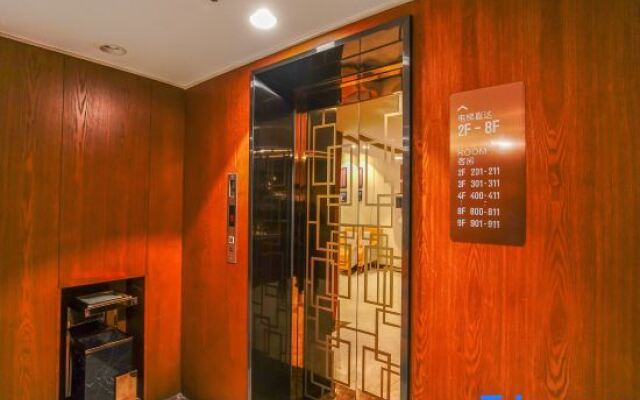 LUCK 7 Hotel (Yichang Wanda Plaza Visitor Center)