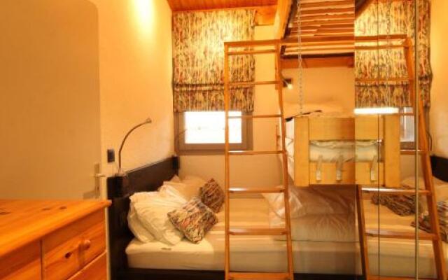 Caribou, studio centre station