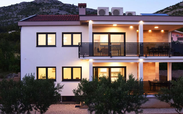 Apartments in Starigrad-Paklenica, modern and comfortable