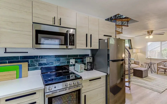 Garden Home Walkable to East Austin Eateries