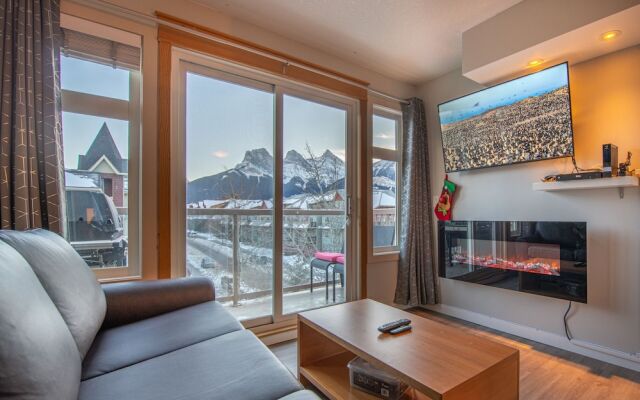 Mountain View 2 Bedroom Condo-Top Floor