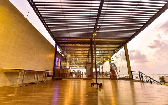 Grandeeza Luxury Hotel