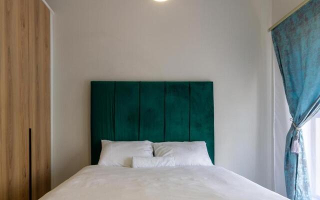Lovely 1 Modern bedroom in Waterfall City