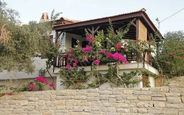 Avlana House