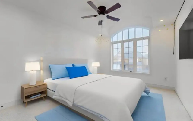 Luxury Retreat Modern Spacious 4 Bedroom Home