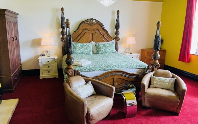 Captain Chevalle Penthouse Studio Apartment