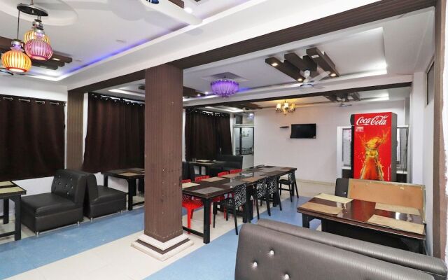 OYO 43850 Hotel Mn Galaxy