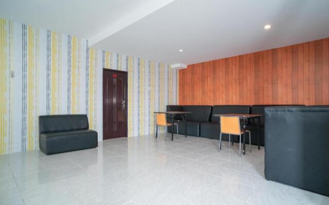 RedDoorz Plus near ITC Cempaka Mas 2