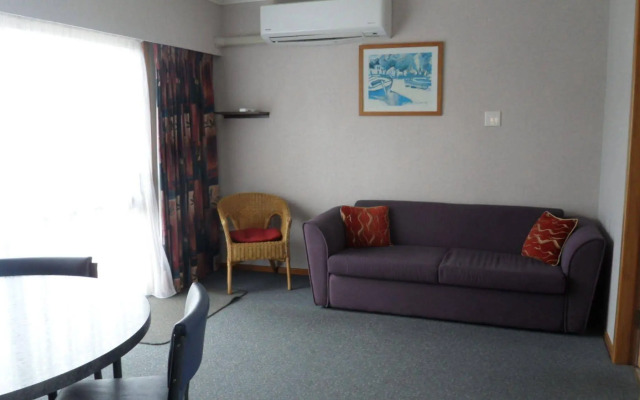 Red Tussock Motel
