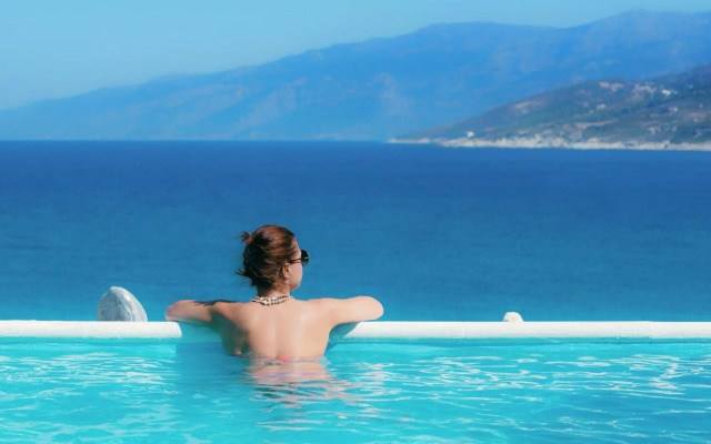 Cavos Bay Hotel and Studios