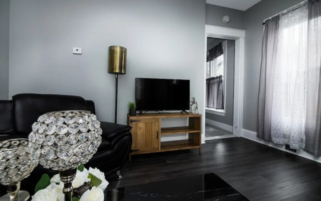 Cozy 1 bedroom Apartment Sleeps 4
