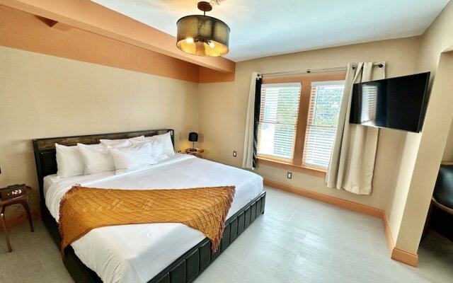 Peninsula Bed & Cocktails