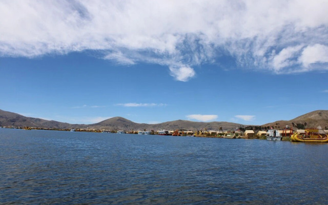 Titicaca Floating Lodge