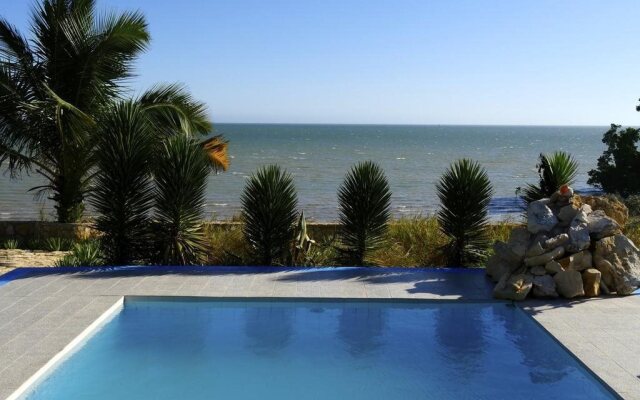 Caliente Beach Hotel