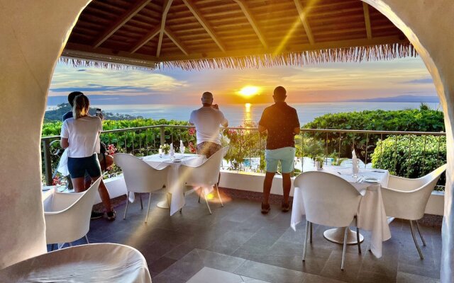 La Mariposa Hotel
