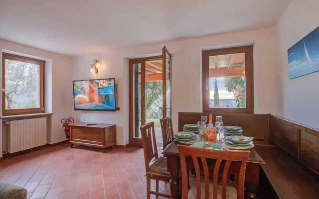 Villa Iris-lakeview & Shared Pool