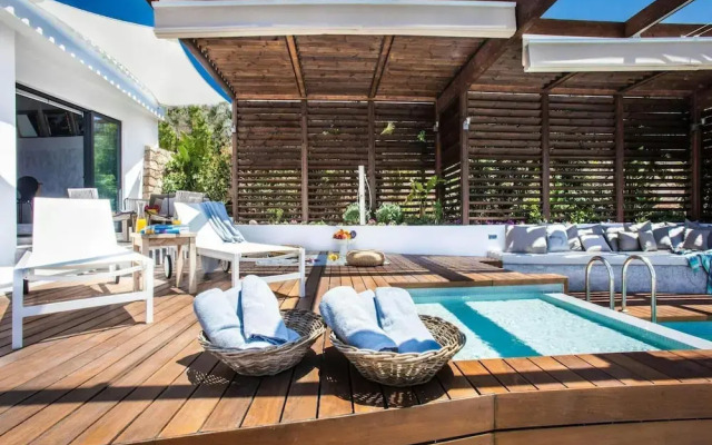 Holiday Home With Private Jacuzzi