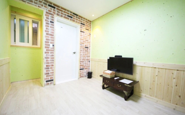 Jeonju Myeongmunga Hanok Stay