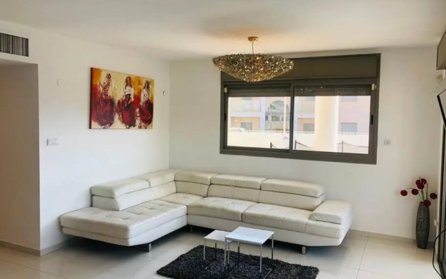 Private Pool, 3Br Garden Apartment, Aquarelle