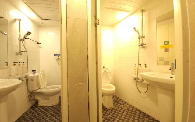 OYO Hostel Myeongdong 5