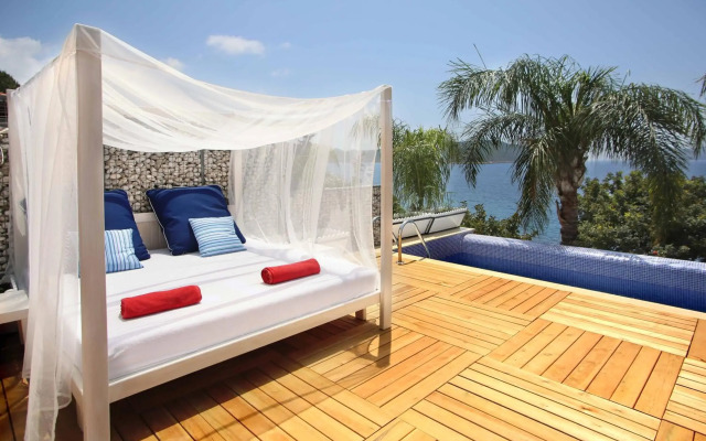 Nur Beach Hotel