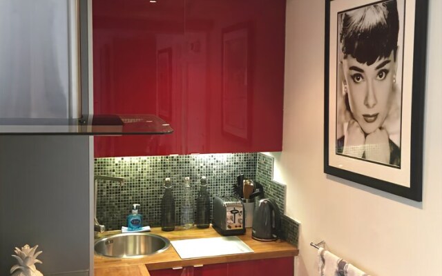 Stylish, Modern Chelsea Studio