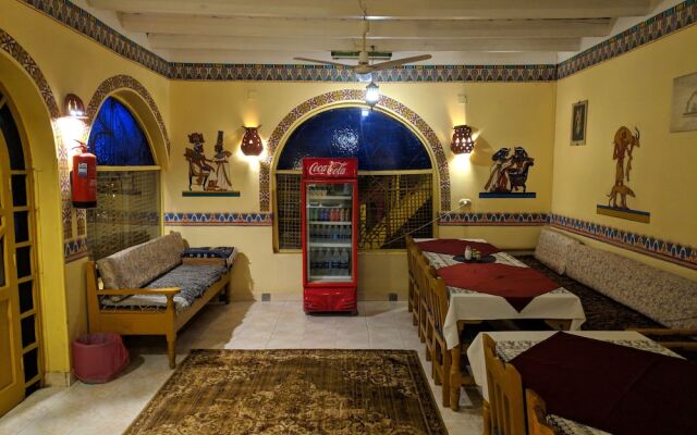 Elphardous Hotel
