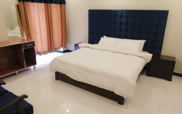 Cloud Way Hotel