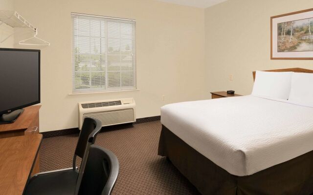 WoodSpring Suites Kansas City Lenexa