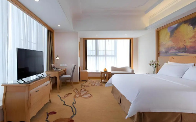 Vienna International Hotel (Yichang East Railway Station)